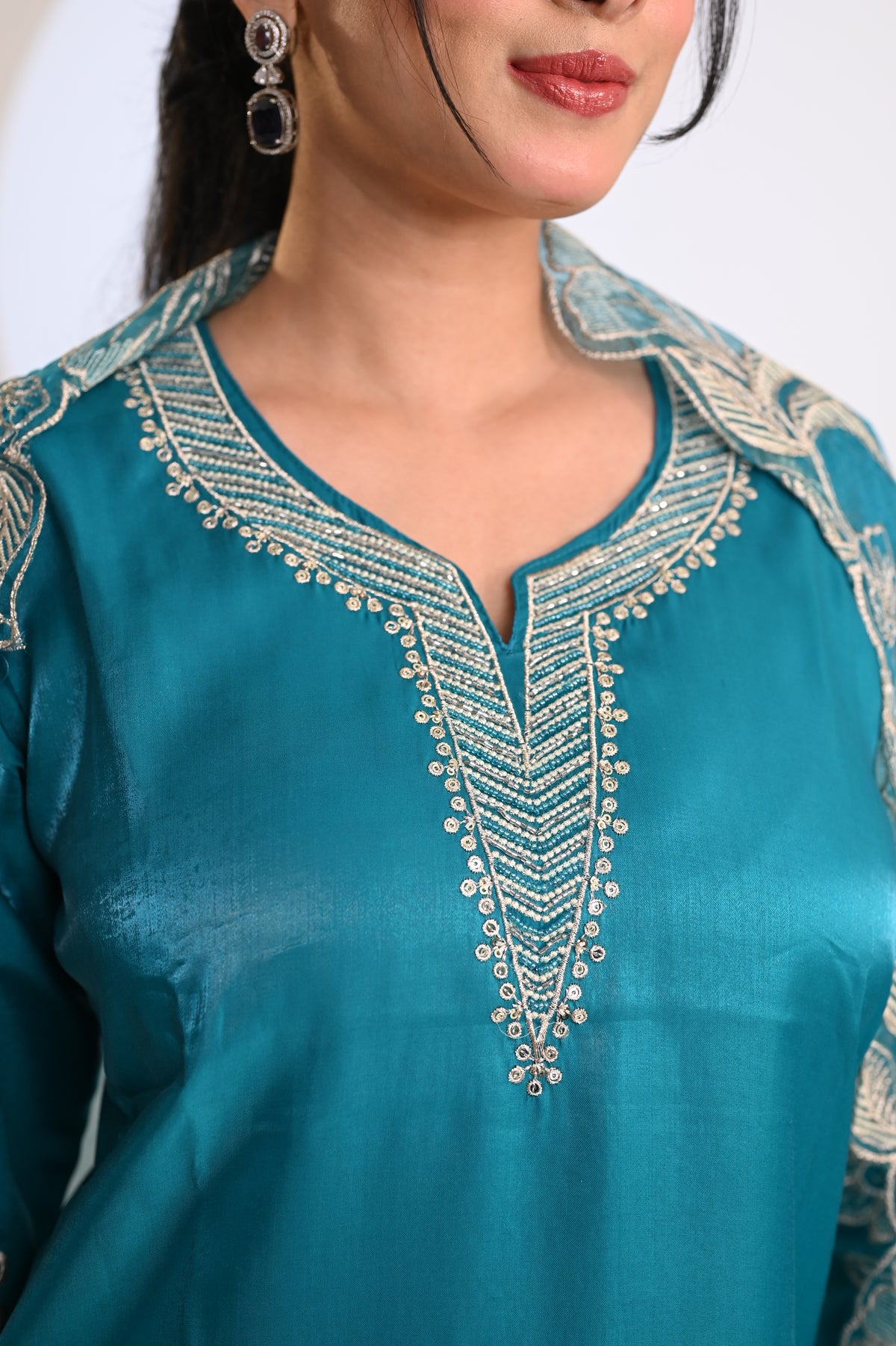 Nevash Roman Glass Suit Set