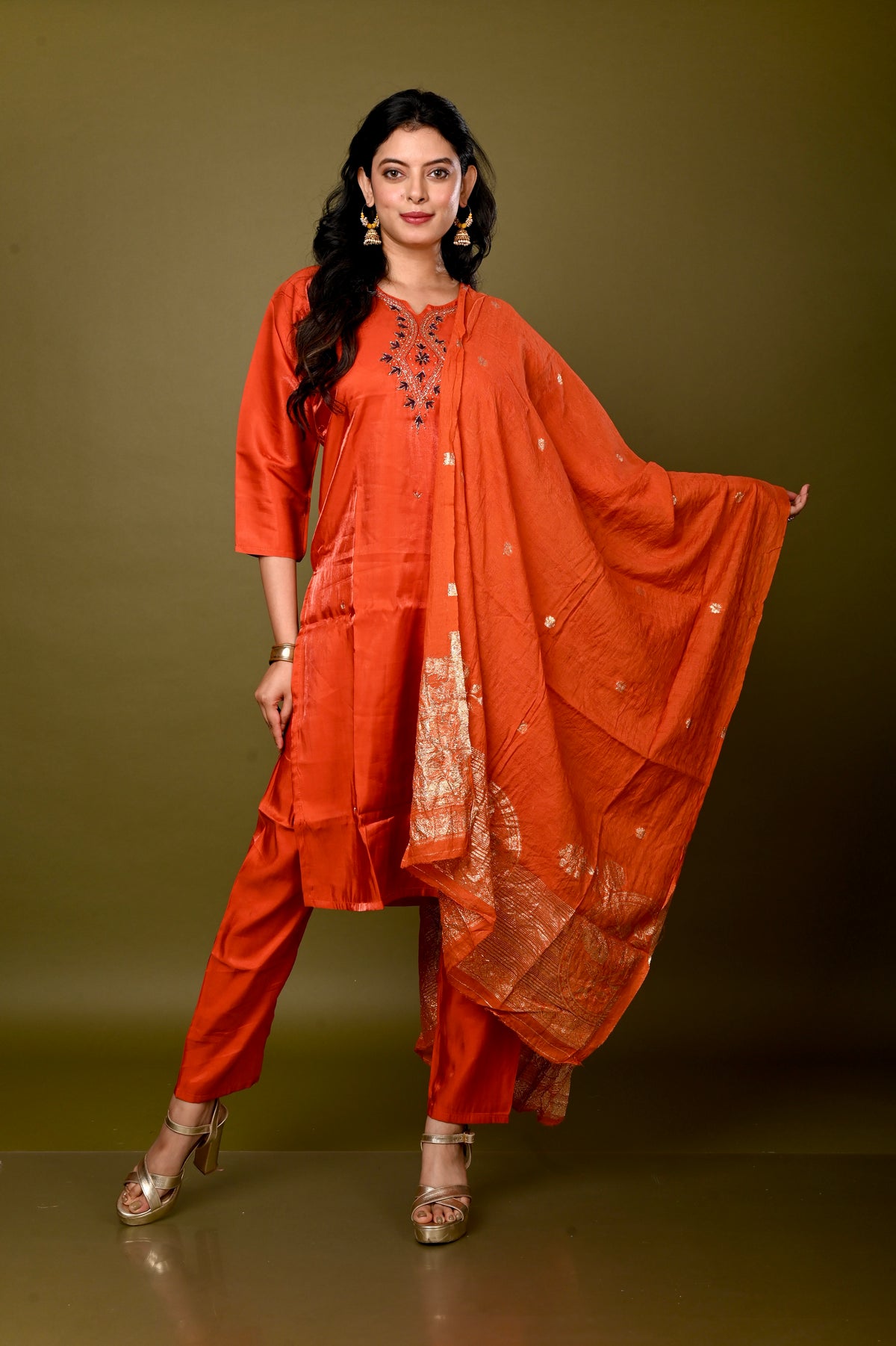Nevash Roman Glass Suit Set
