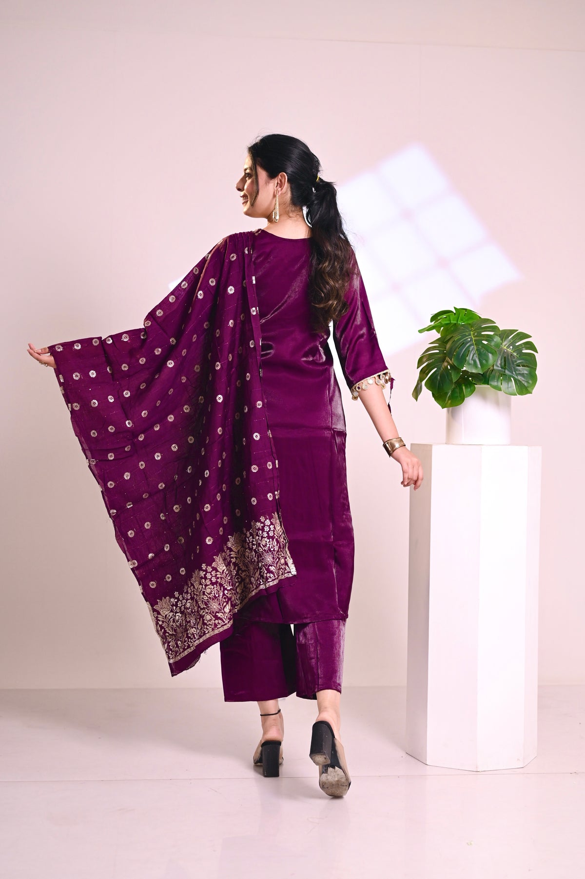 Nevash Beadwork Glass Roman Suit Set