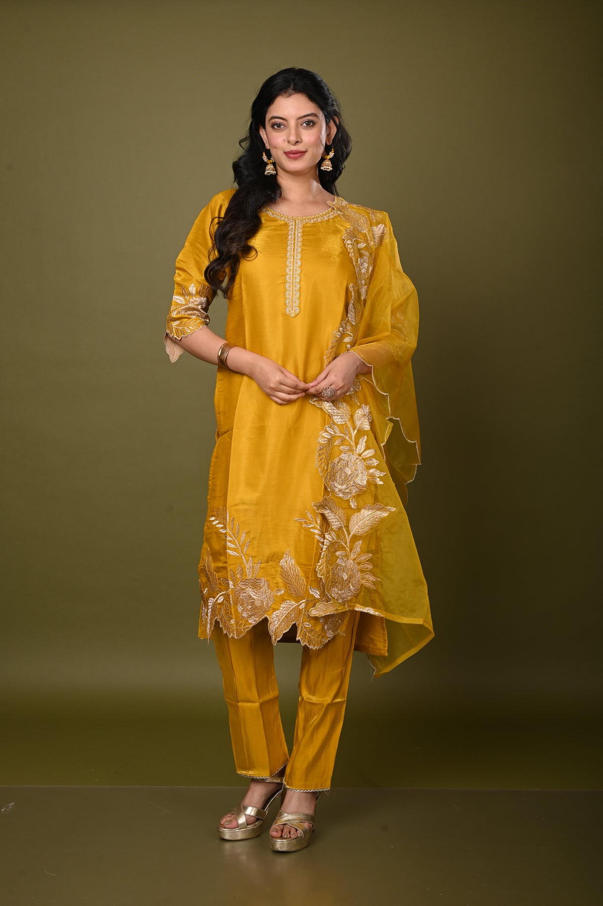 Nevash Roman Glass Suit Set