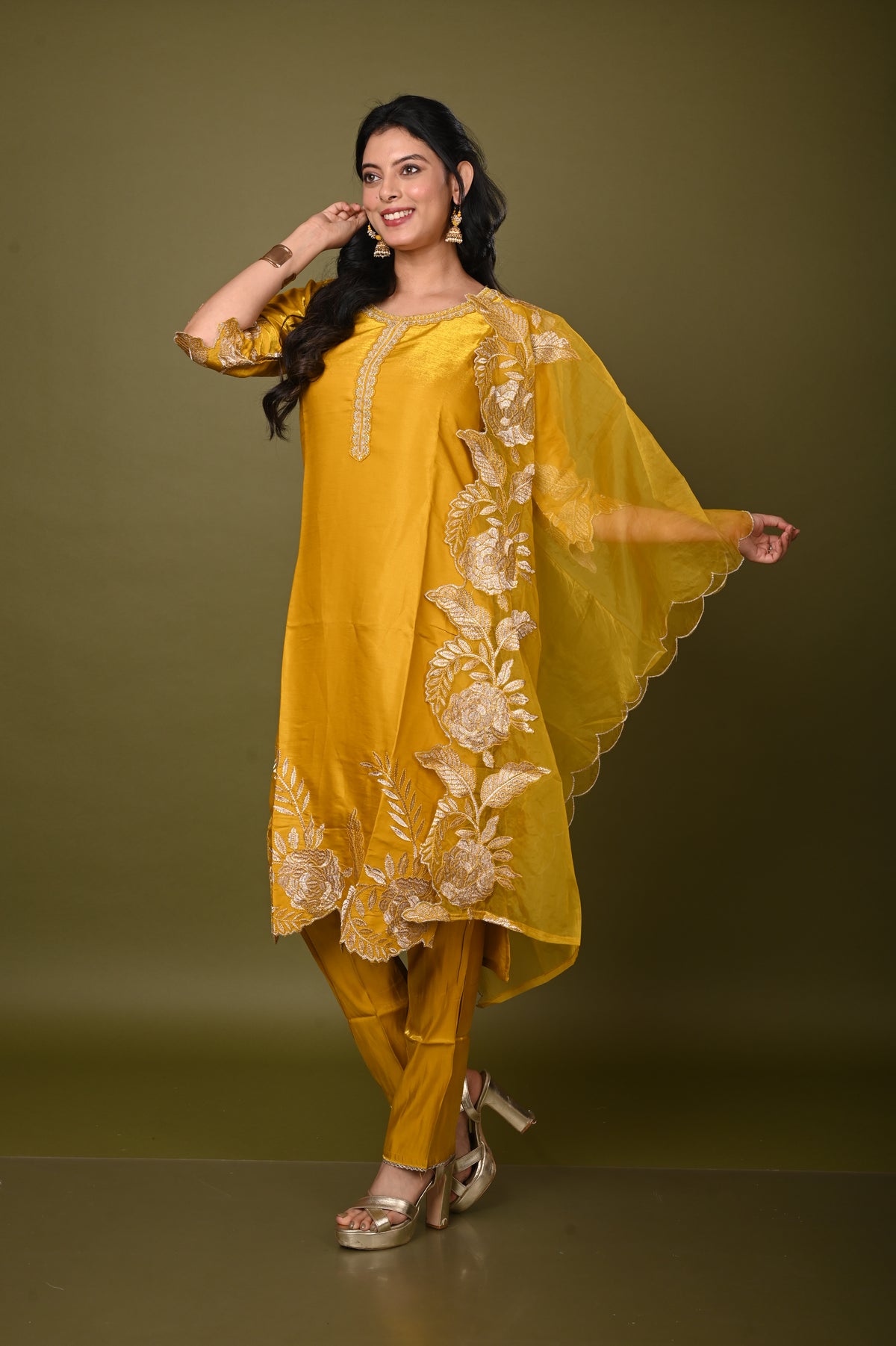 Nevash Roman Glass Suit Set