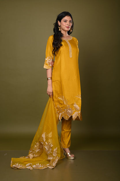 Nevash Roman Glass Suit Set