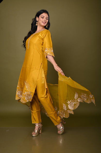 Nevash Roman Glass Suit Set