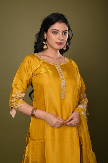 Nevash Roman Glass Suit Set