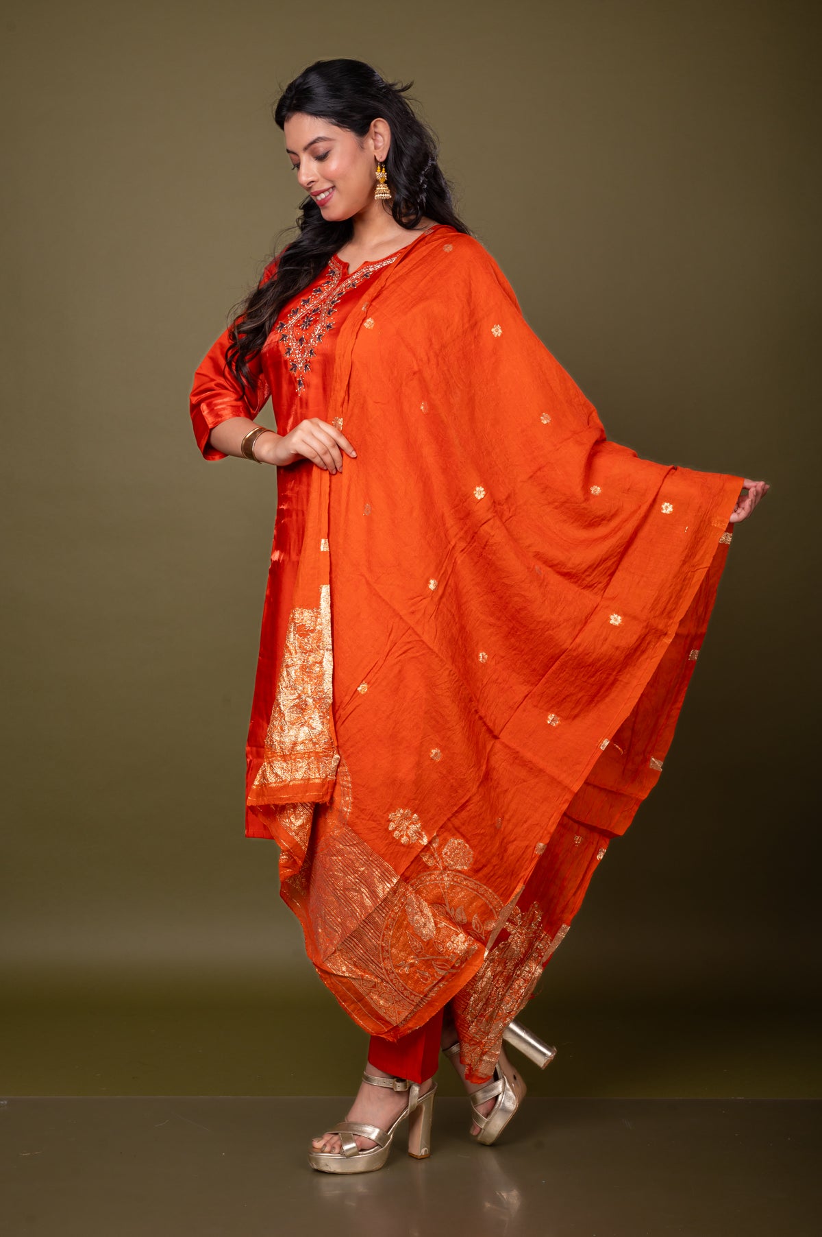 Nevash Roman Glass Suit Set