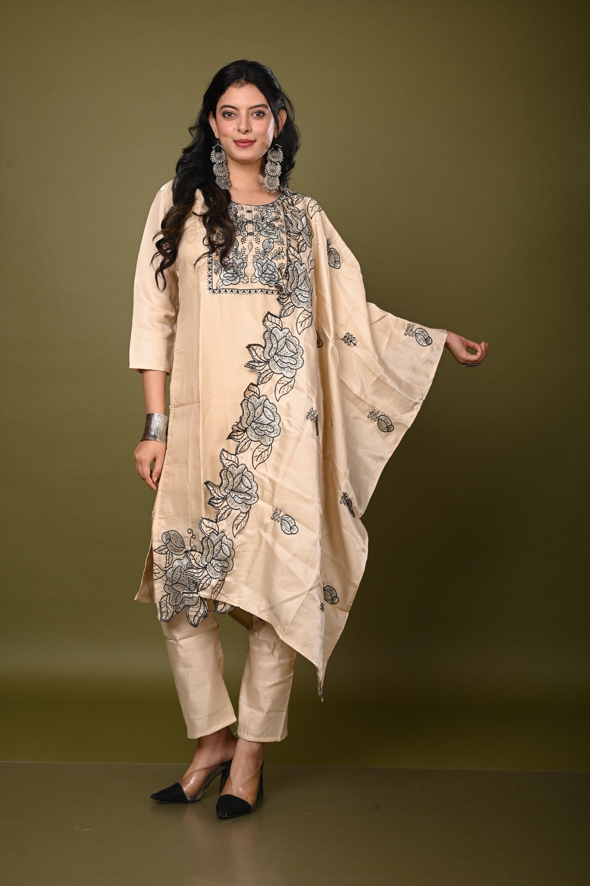 Nevash Glass Roman Suit Set