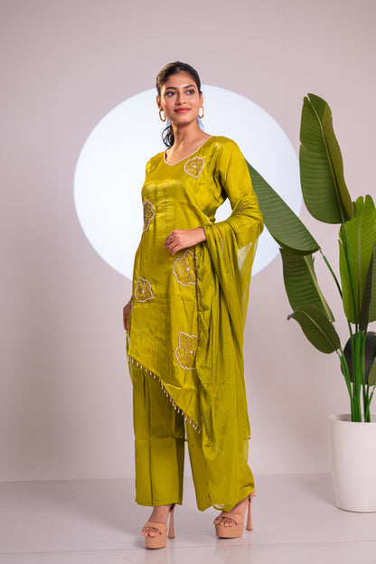 Nevash Roman Glass Suit Set