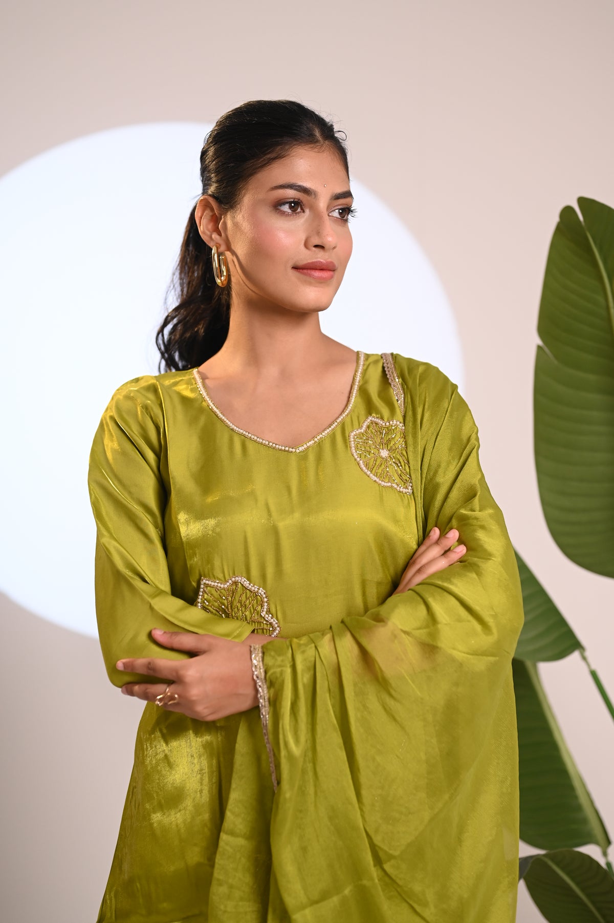 Nevash Roman Glass Suit Set