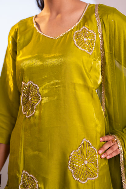 Nevash Roman Glass Suit Set
