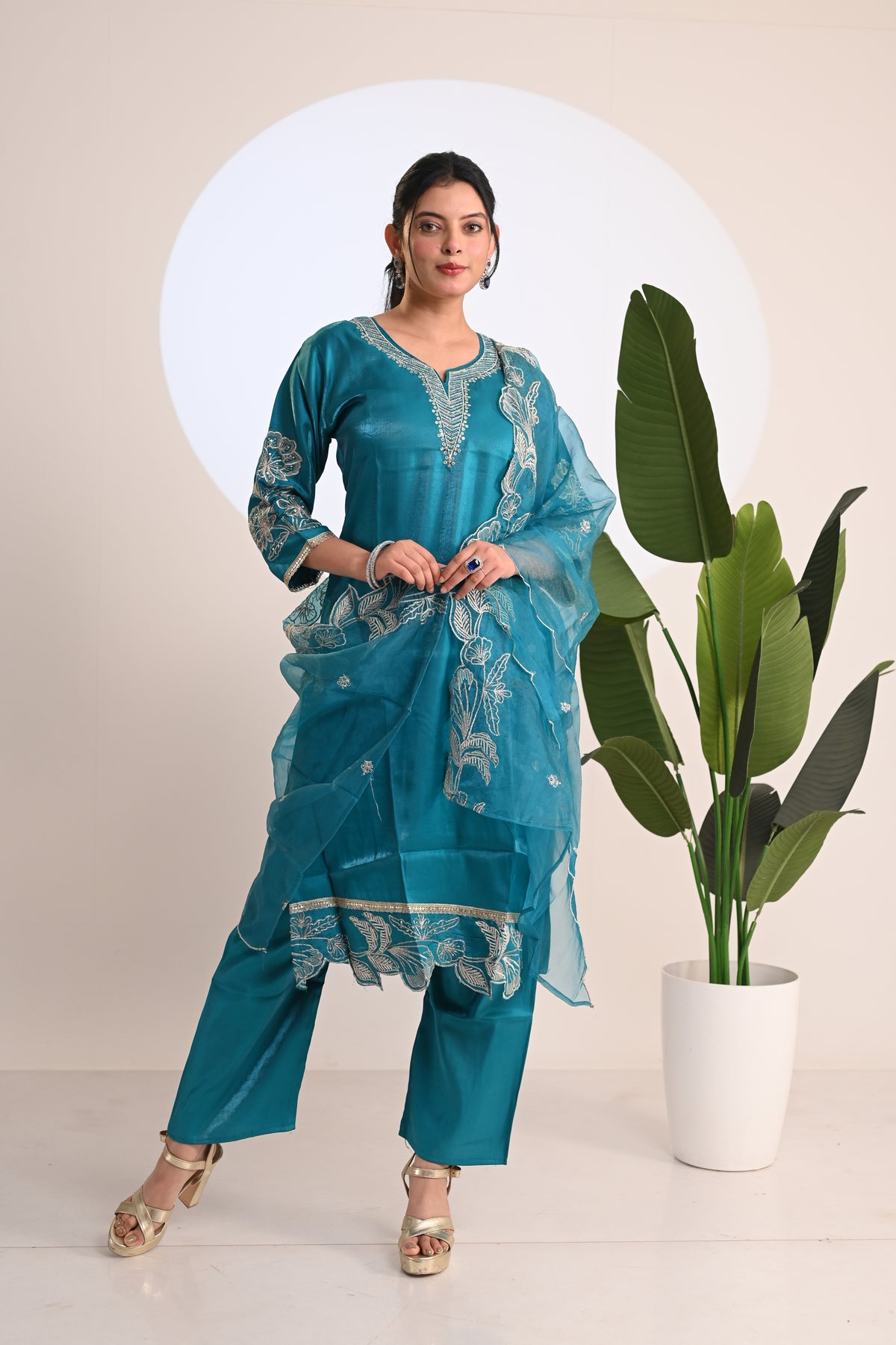 Nevash Roman Glass Suit Set
