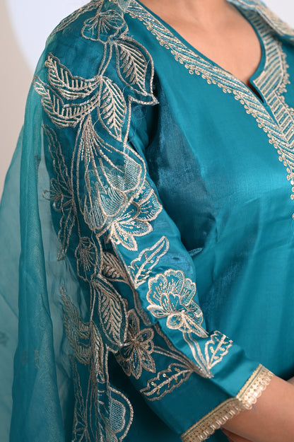 Nevash Roman Glass Suit Set
