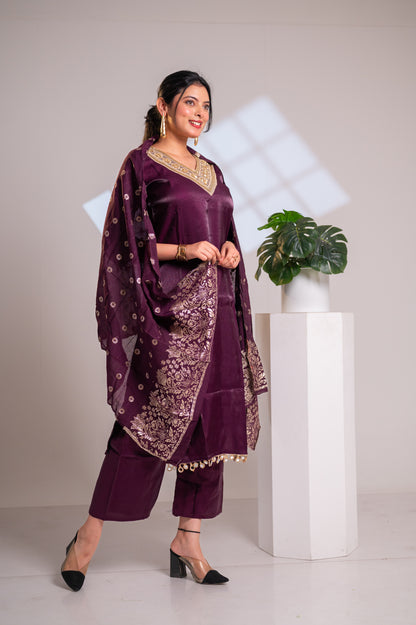 Nevash Beadwork Glass Roman Suit Set