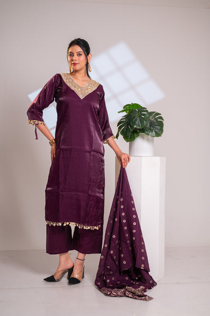 Nevash Beadwork Glass Roman Suit Set