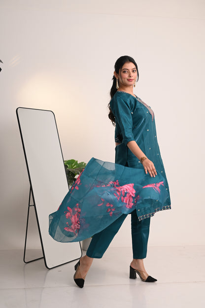 Nevash Roman Glass Suit Set