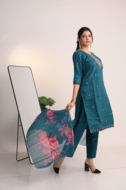 Nevash Roman Glass Suit Set