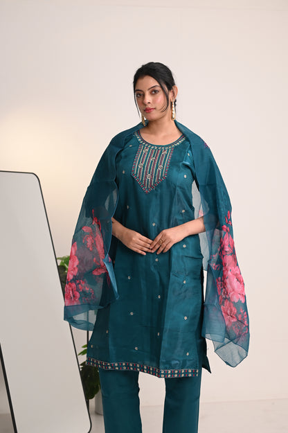 Nevash Roman Glass Suit Set