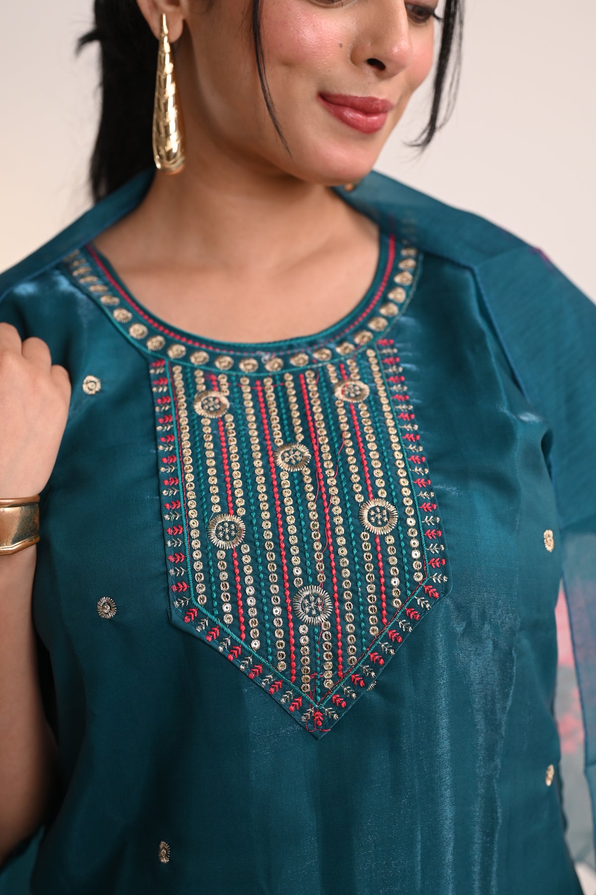 Nevash Roman Glass Suit Set