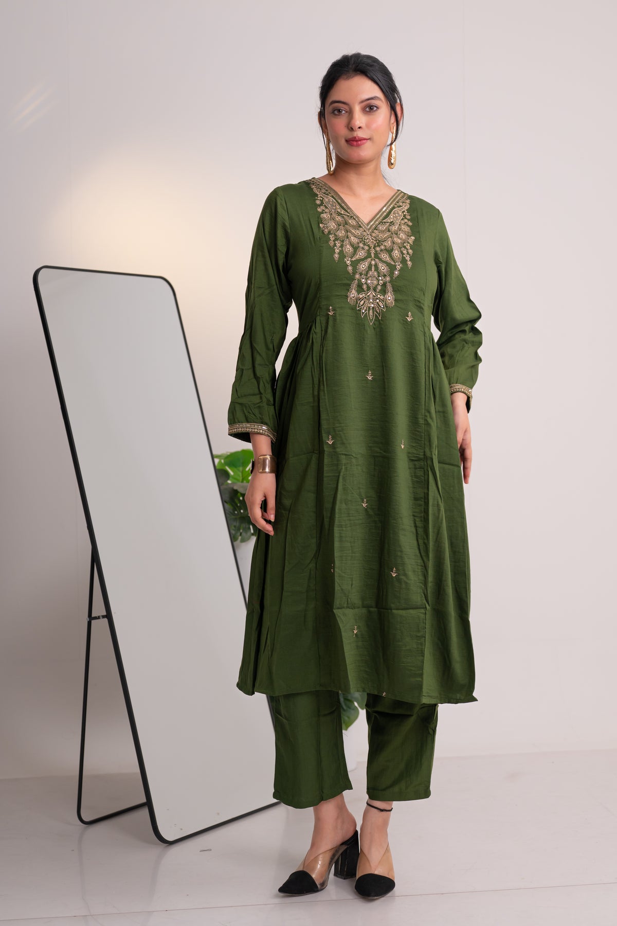 Nevash Chinoon 2-Piece Suit Set