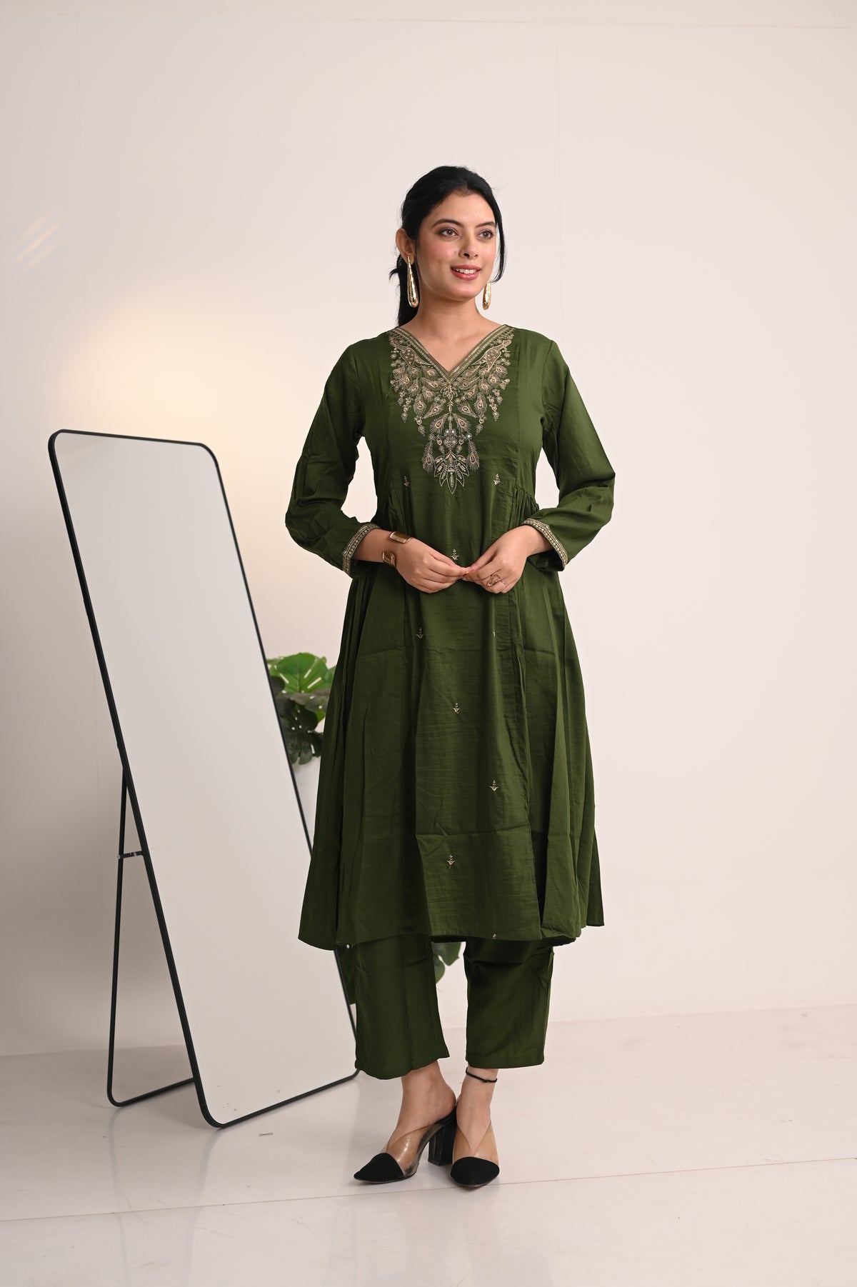 Nevash Chinoon 2-Piece Suit Set