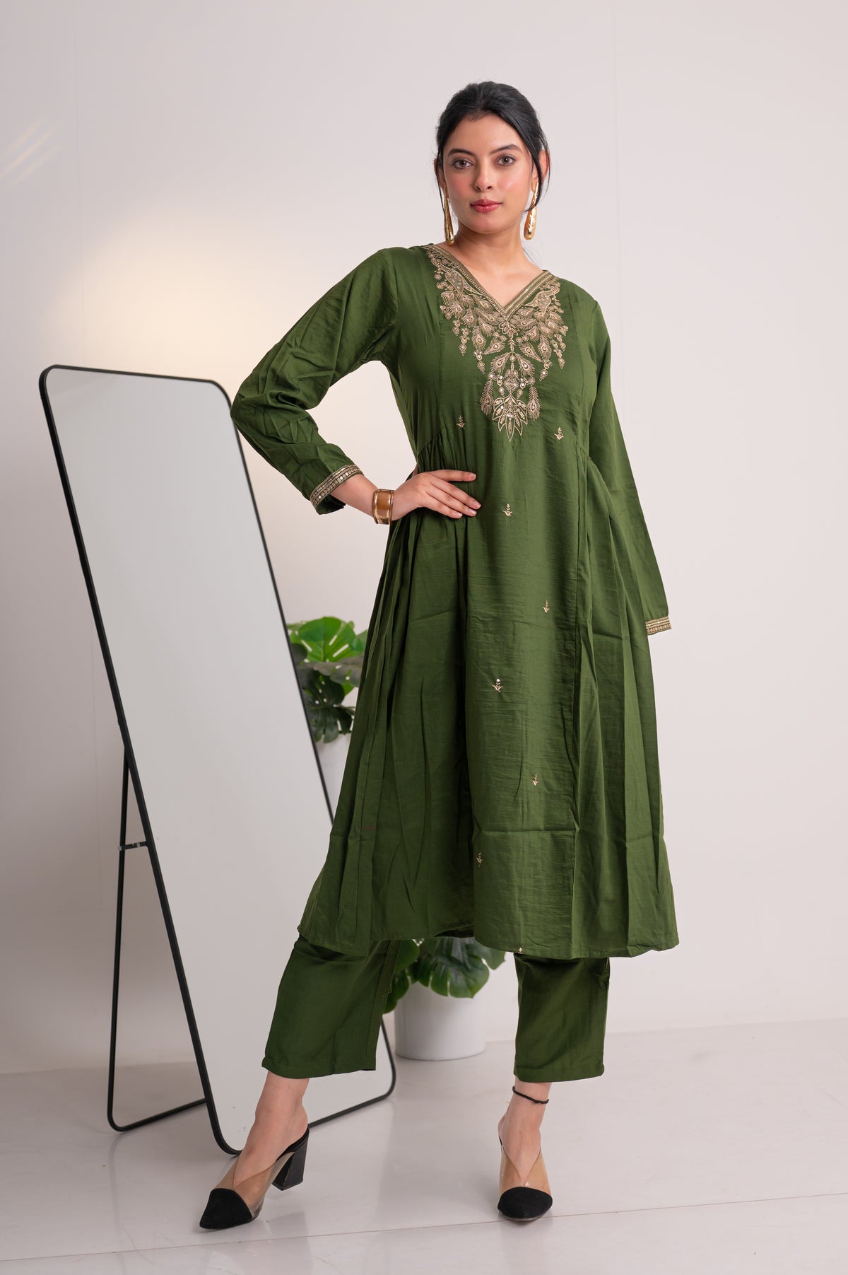 Nevash Chinoon 2-Piece Suit Set