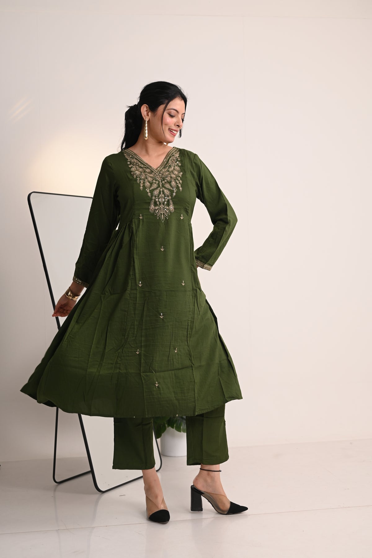 Nevash Chinoon 2-Piece Suit Set