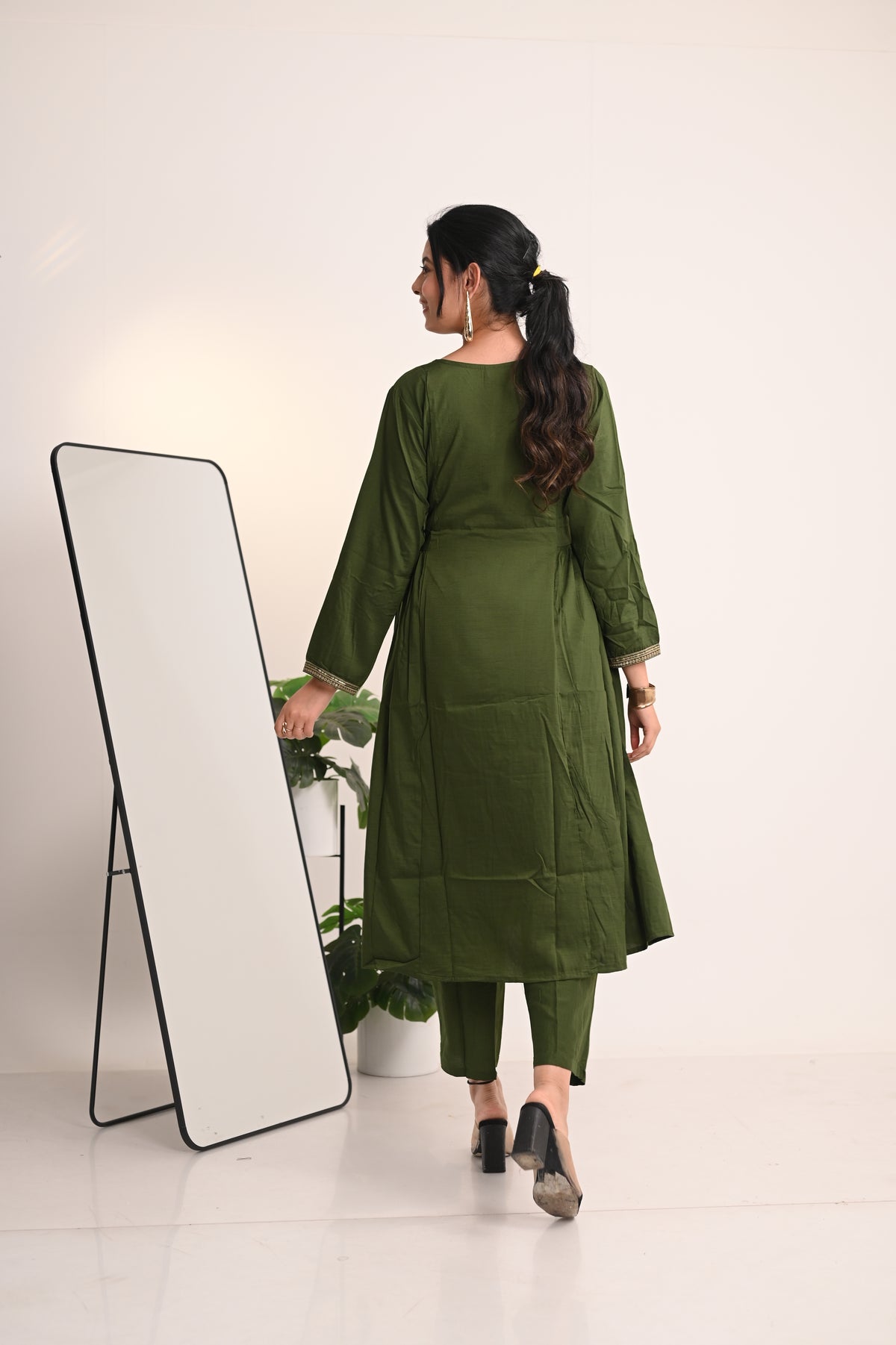 Nevash Chinoon 2-Piece Suit Set