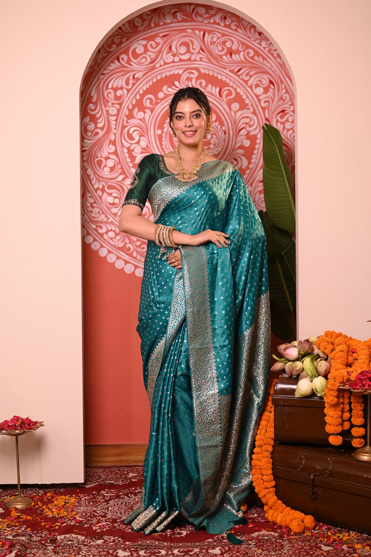 Nevash Dhurandar Floral Butti Silk Saree
