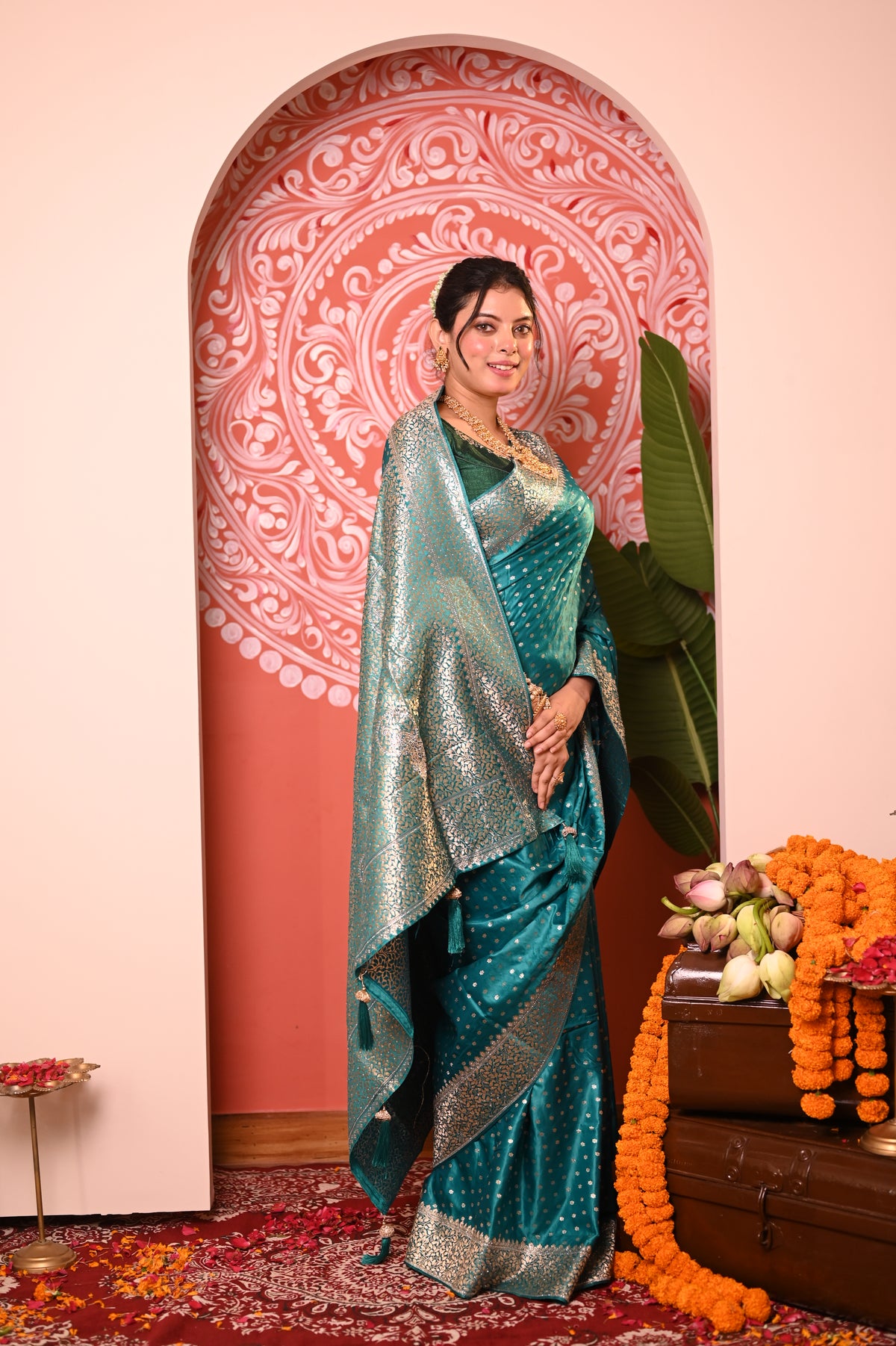Nevash Dhurandar Floral Butti Silk Saree