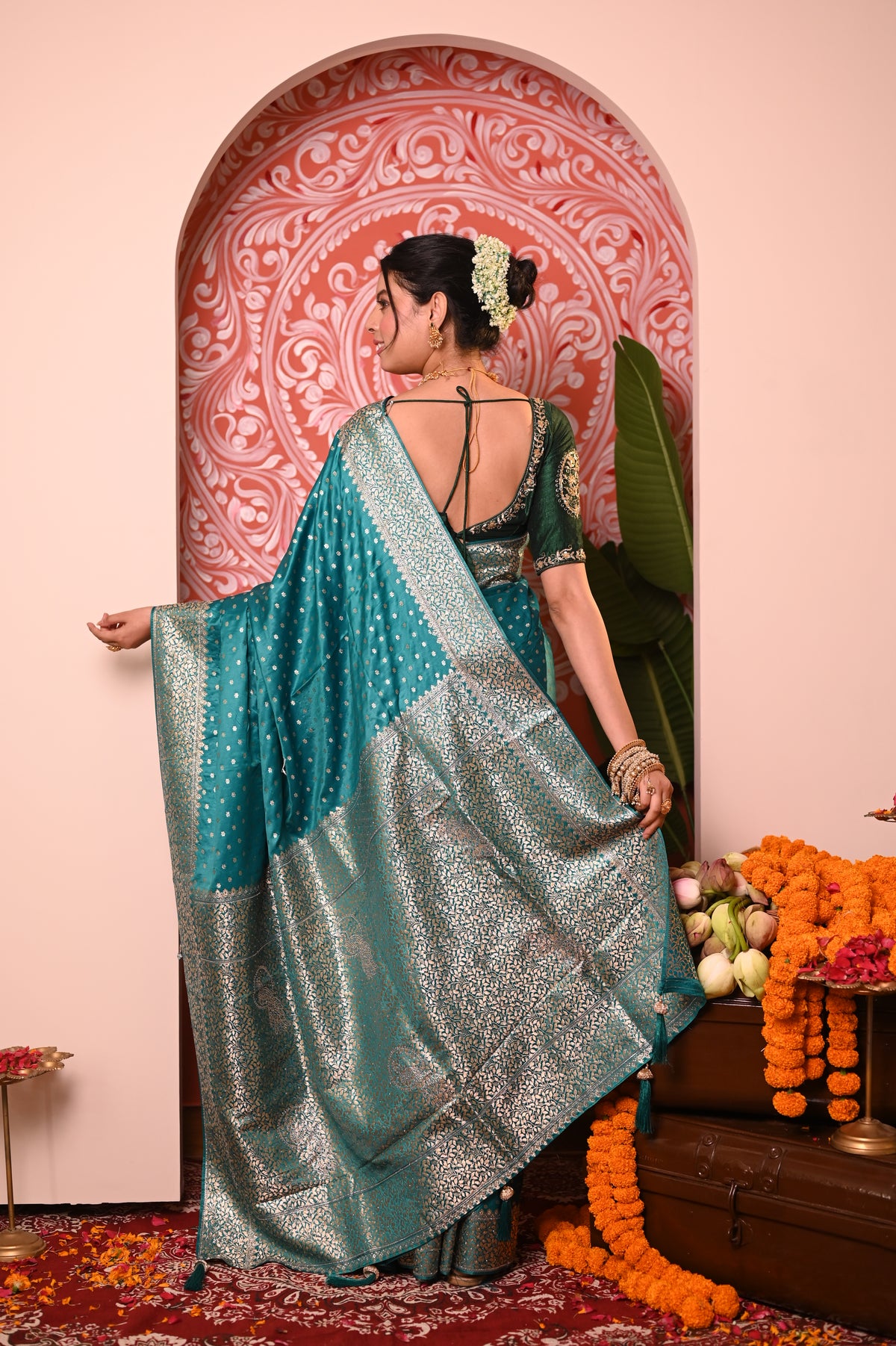 Nevash Dhurandar Floral Butti Silk Saree